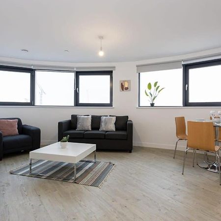 Stunning 2 Bed Apartment In Salford Amazing Views Manchester Bagian luar foto