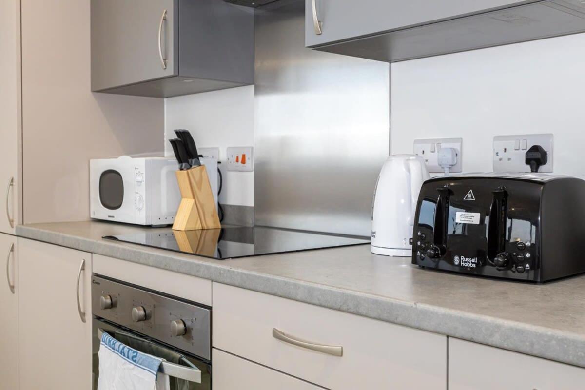 Stunning 2 Bed Apartment In Salford Amazing Views Manchester Bagian luar foto